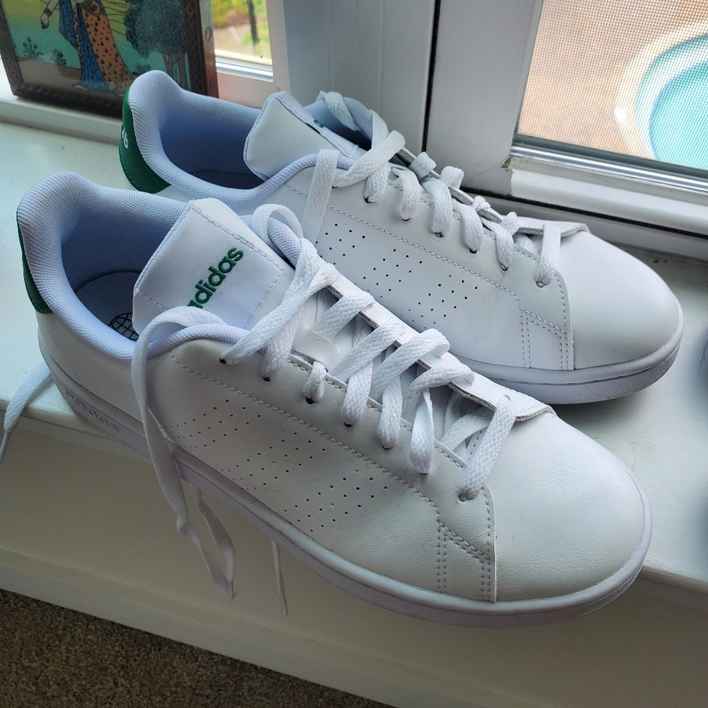 NEW Size 8.5 Mens / 10 Womens White and green Adidas sneakers